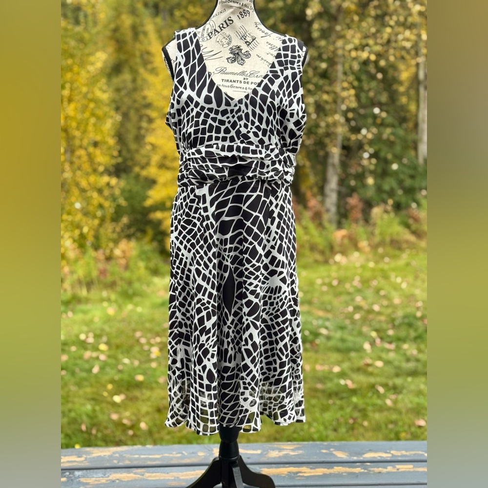 Jessica Monochrome Patterned Midi Dress